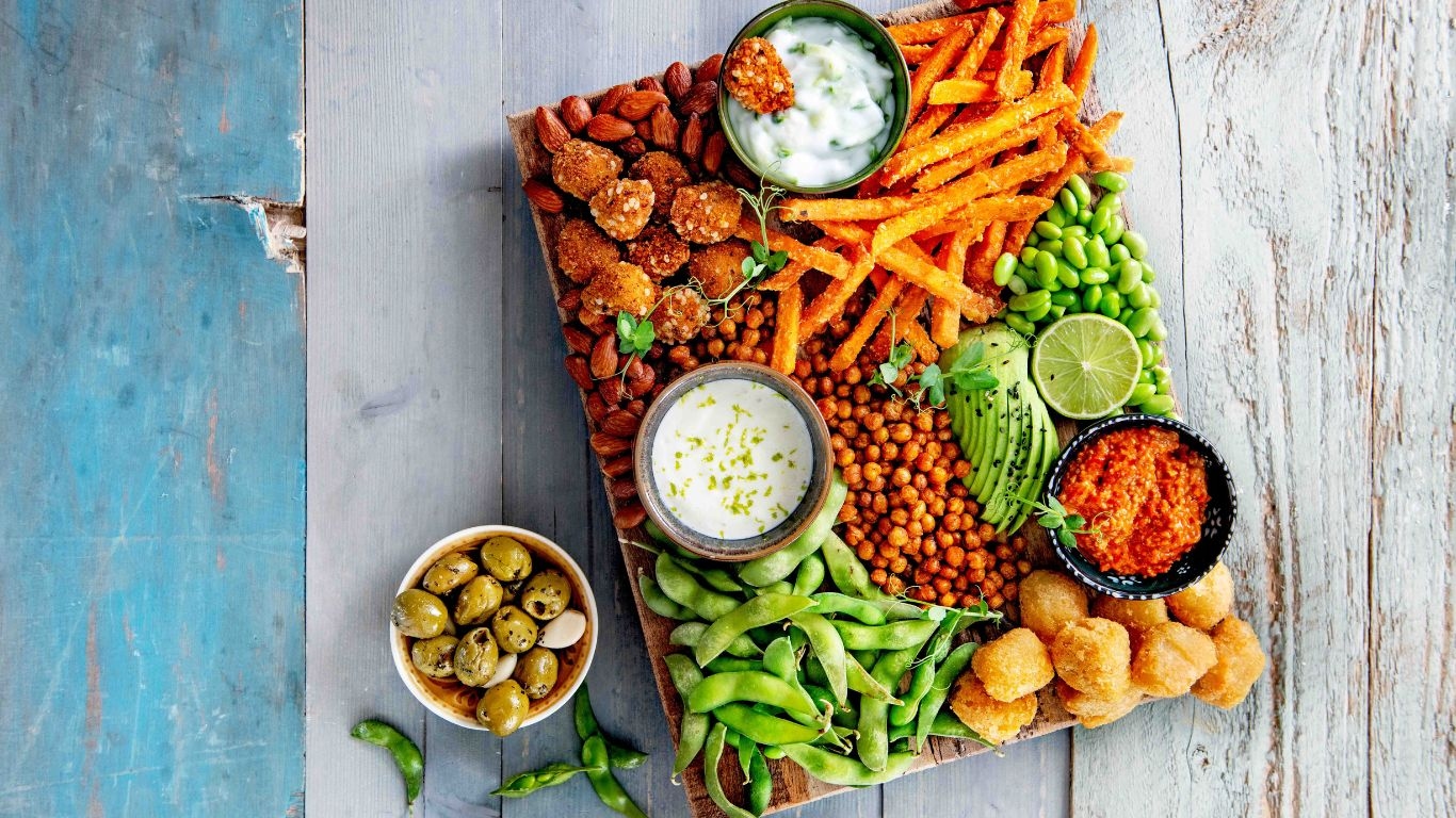 aviko pommes frites och snacks upplagt på en fin bricka till sharingemenyn