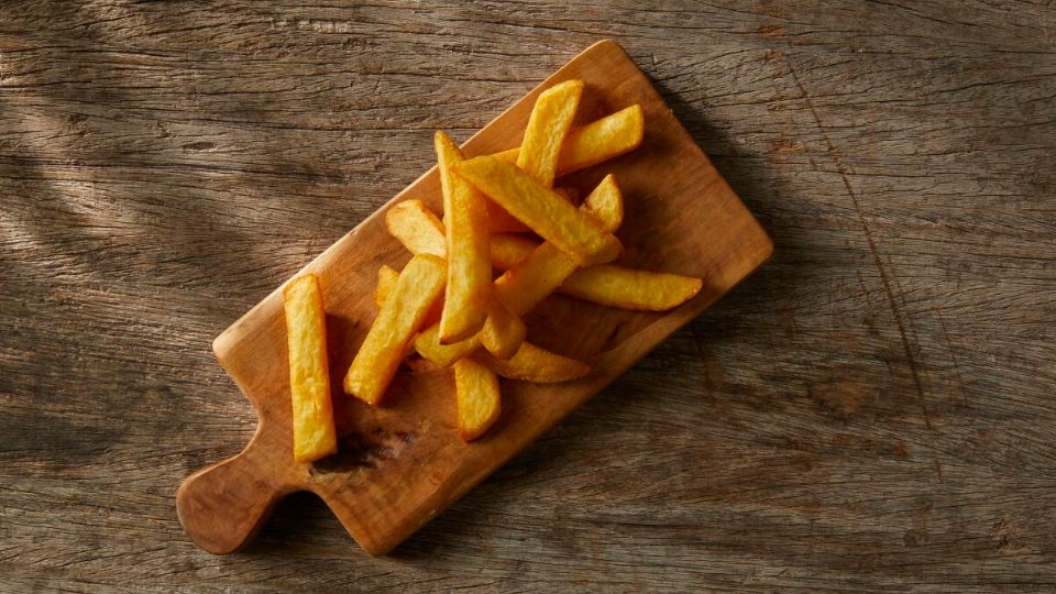 aviko steakhouse pommes frites on a wooden plate