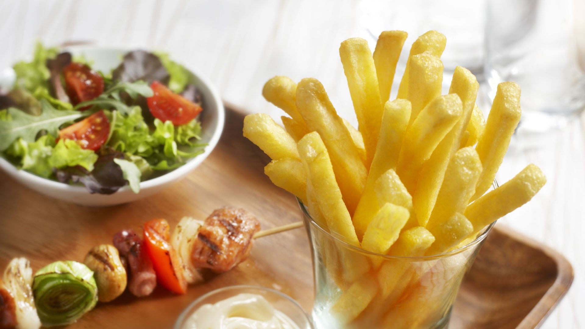 pom plus 10 mm färska pommes frites aviko serveringsförslag med sallad och fisk