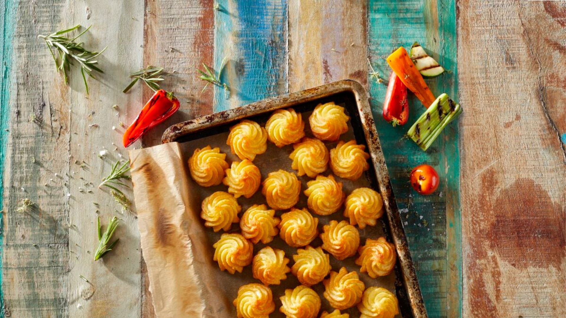 serveringsförslag med aviko pom duchesse på en plåt