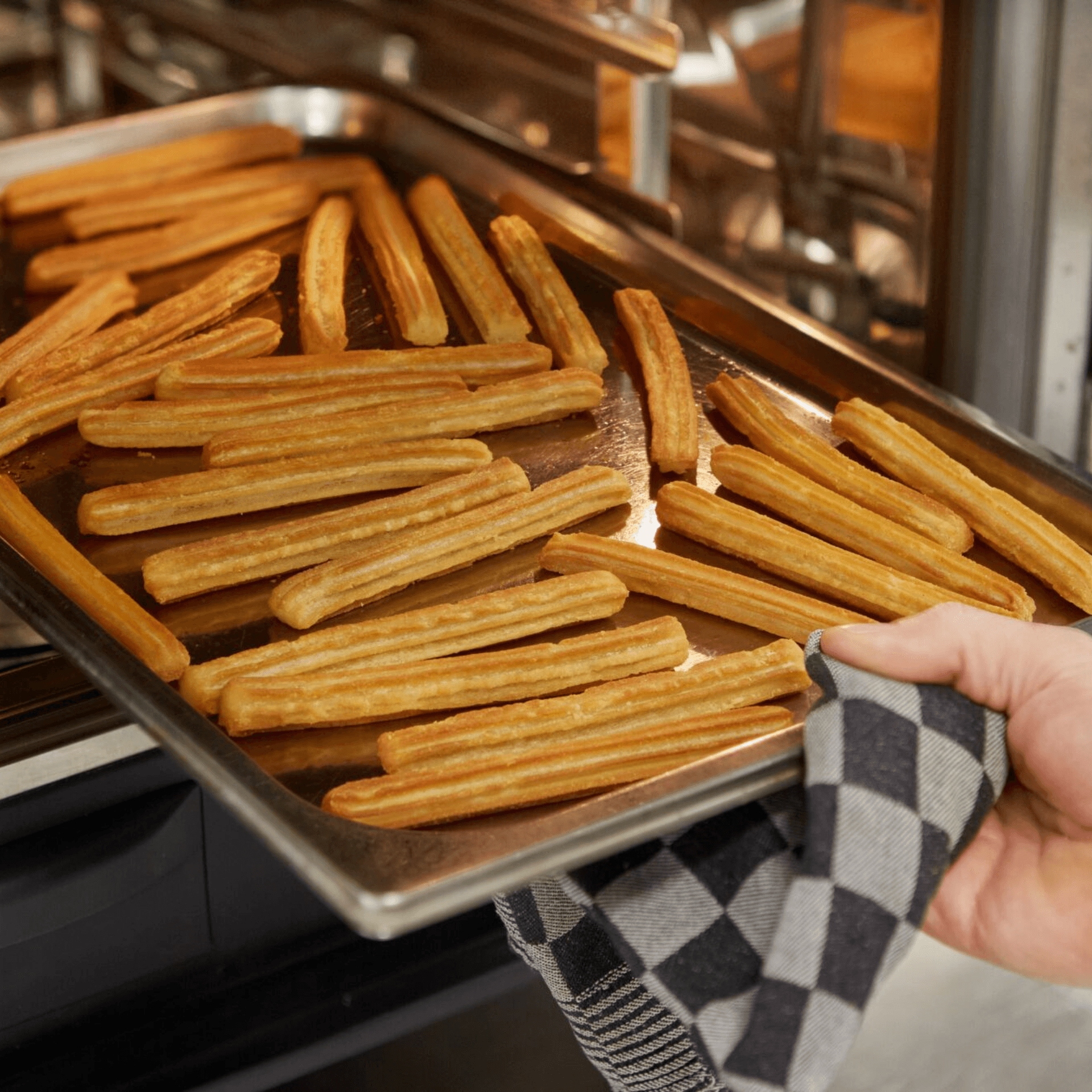 aviko churros på en ugnsplåt