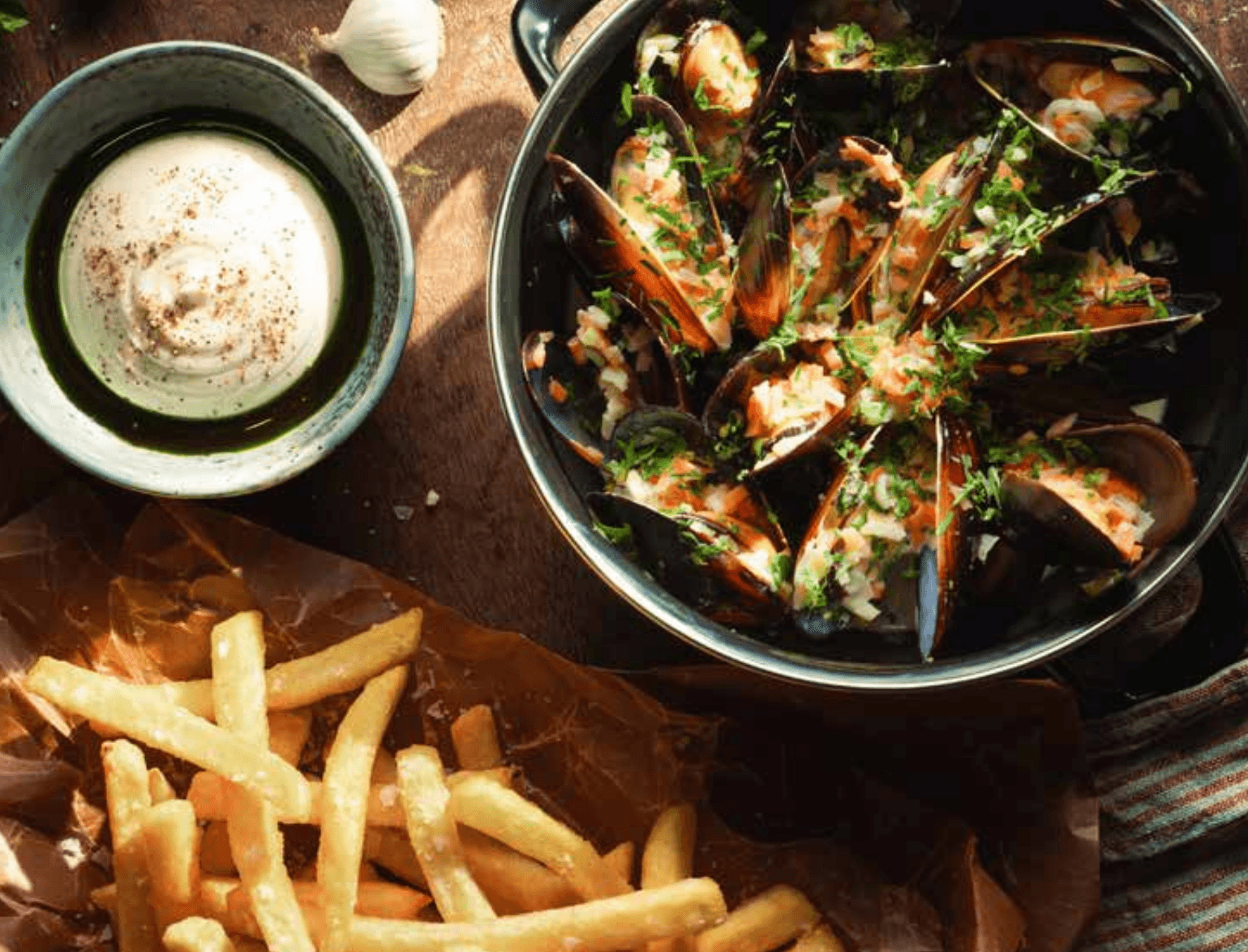 moules frites med färsk pommes frites och aioli