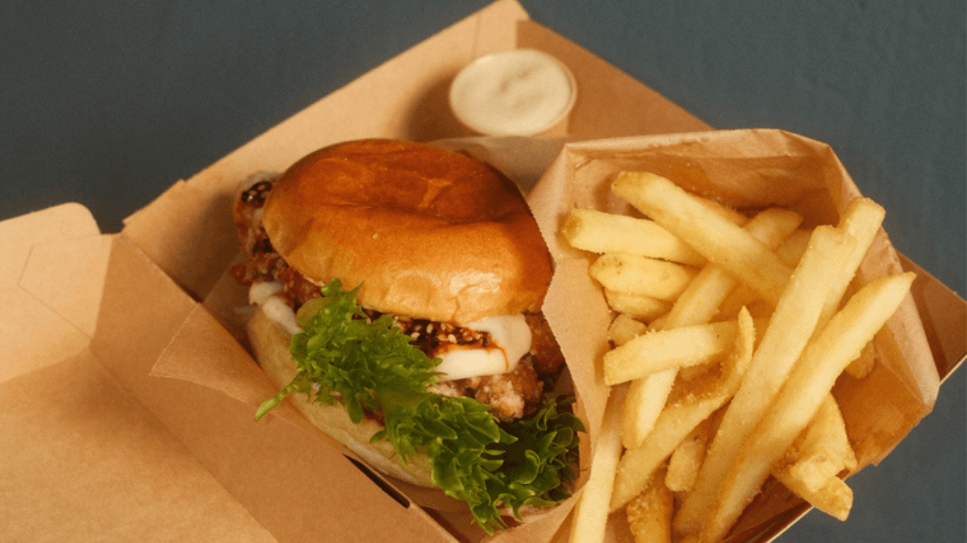 burgare med aviko super crunch pommes och aioli bästsäljare på beer n fries